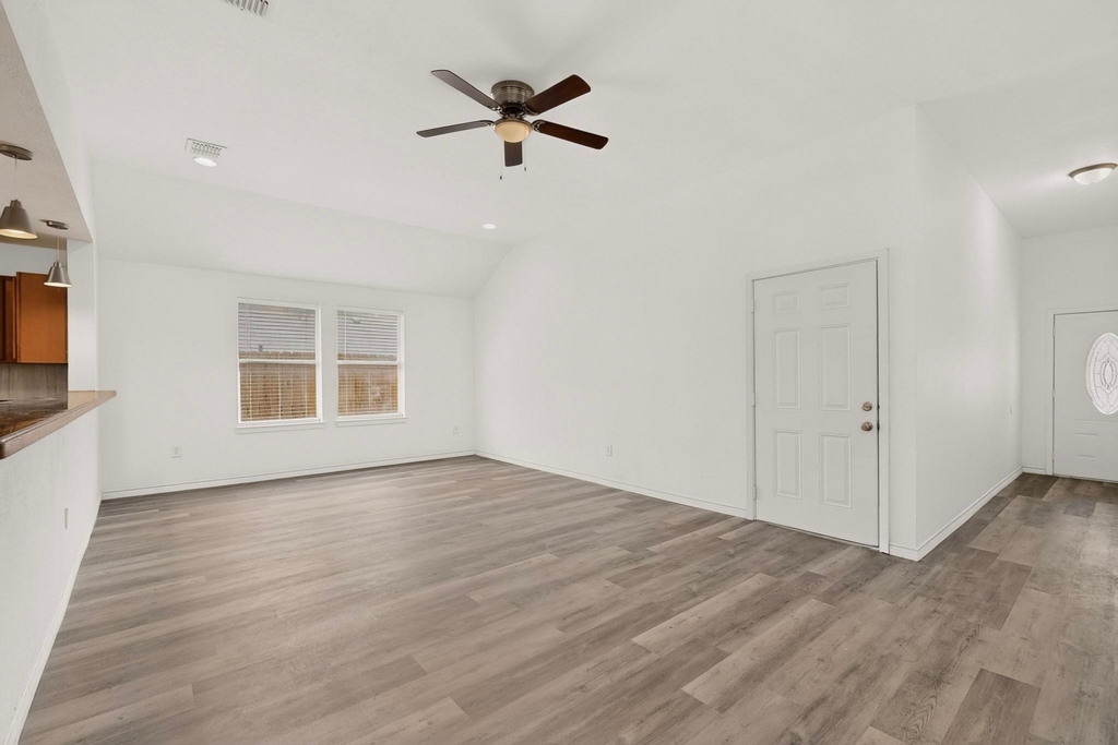 1512 Rowan Avenue - Photo 11