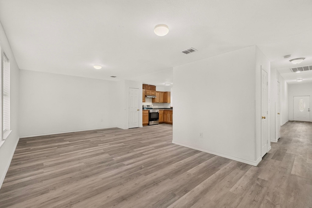 1512 Rowan Avenue - Photo 5