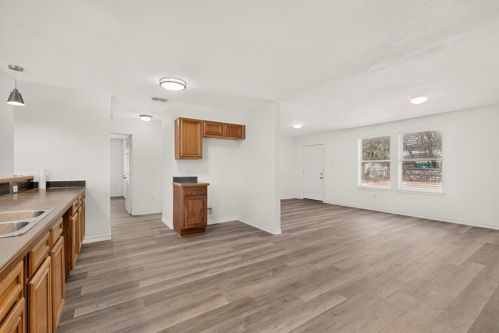 1512 Rowan Avenue - Photo 6