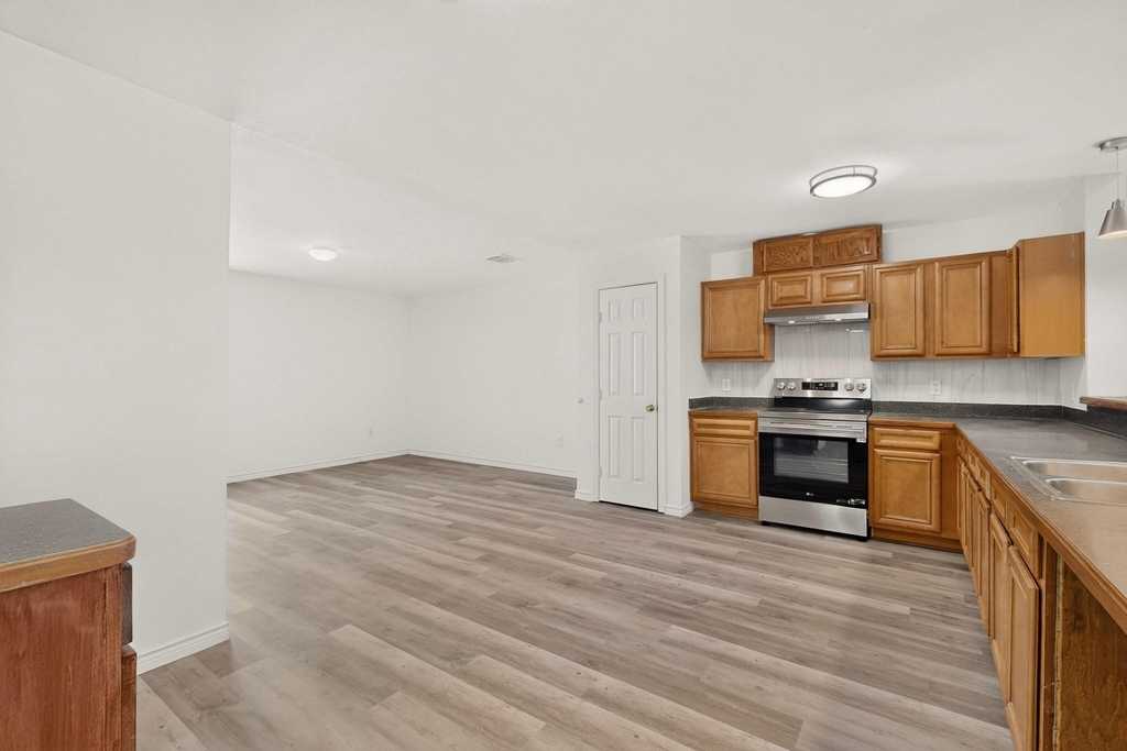 1512 Rowan Avenue - Photo 8