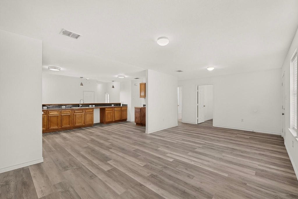 1512 Rowan Avenue - Photo 4