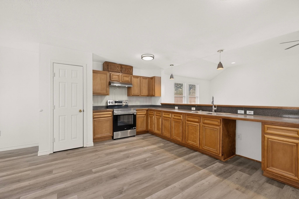 1512 Rowan Avenue - Photo 7