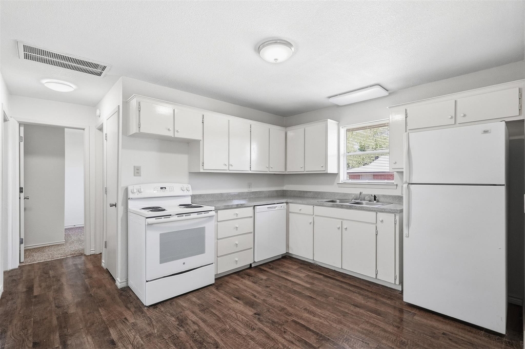 106 Pine Street - Photo 6