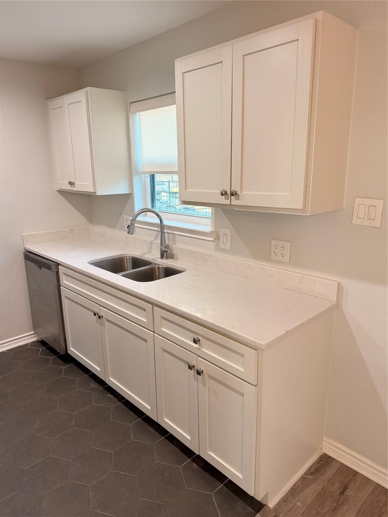 3913 Inwood Road - Photo 2