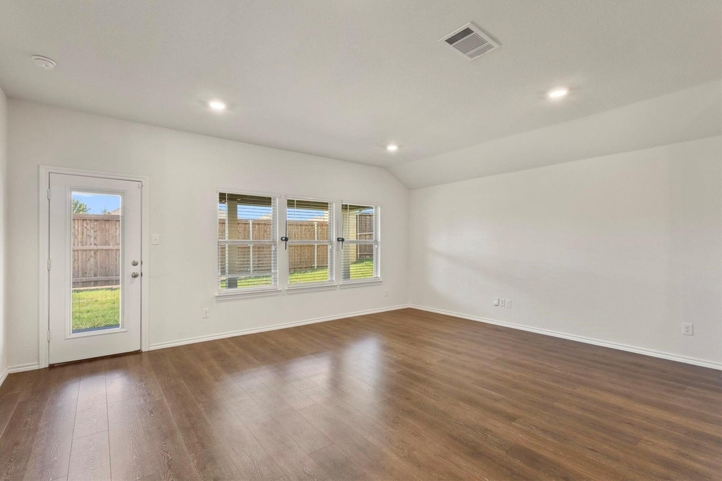 11129 Pond View Court - Photo 14