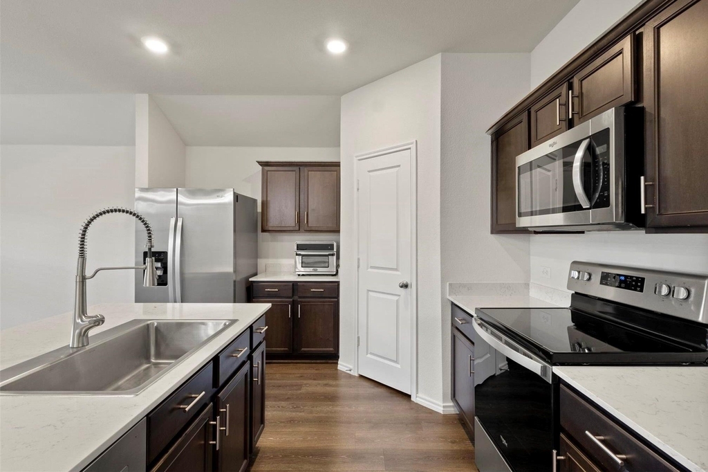 11129 Pond View Court - Photo 12