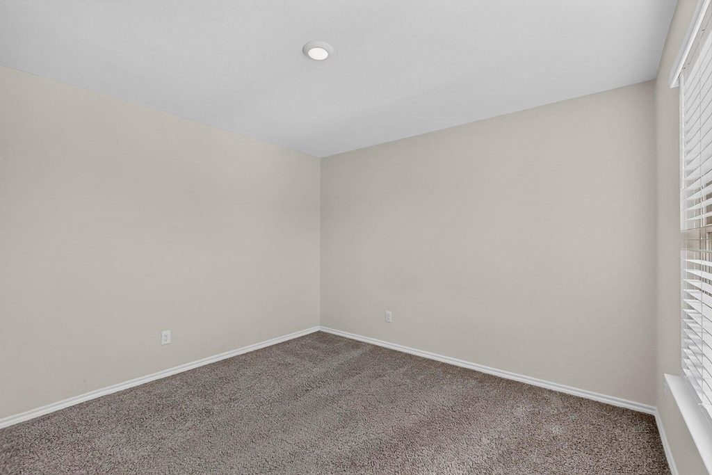 11129 Pond View Court - Photo 23