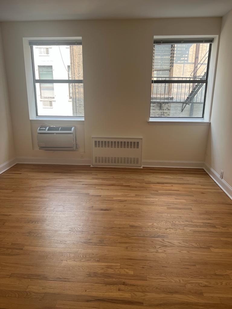 East 12th Street - Photo 8
