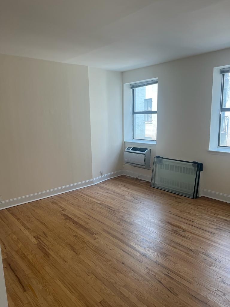 East 12th Street - Photo 6