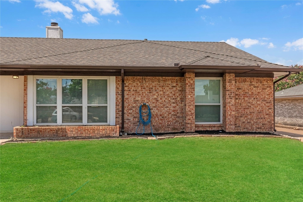 2429 Chestnut Way - Photo 1