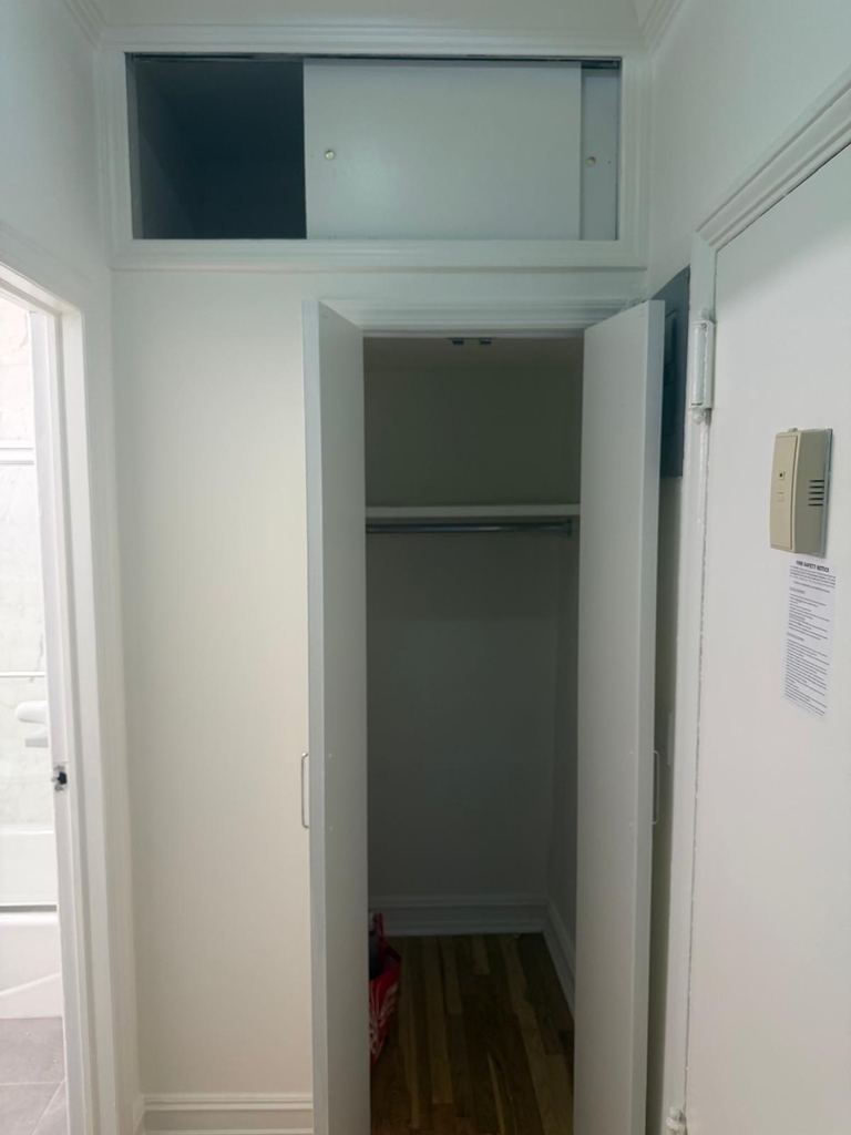 East 46th Street - Photo 3