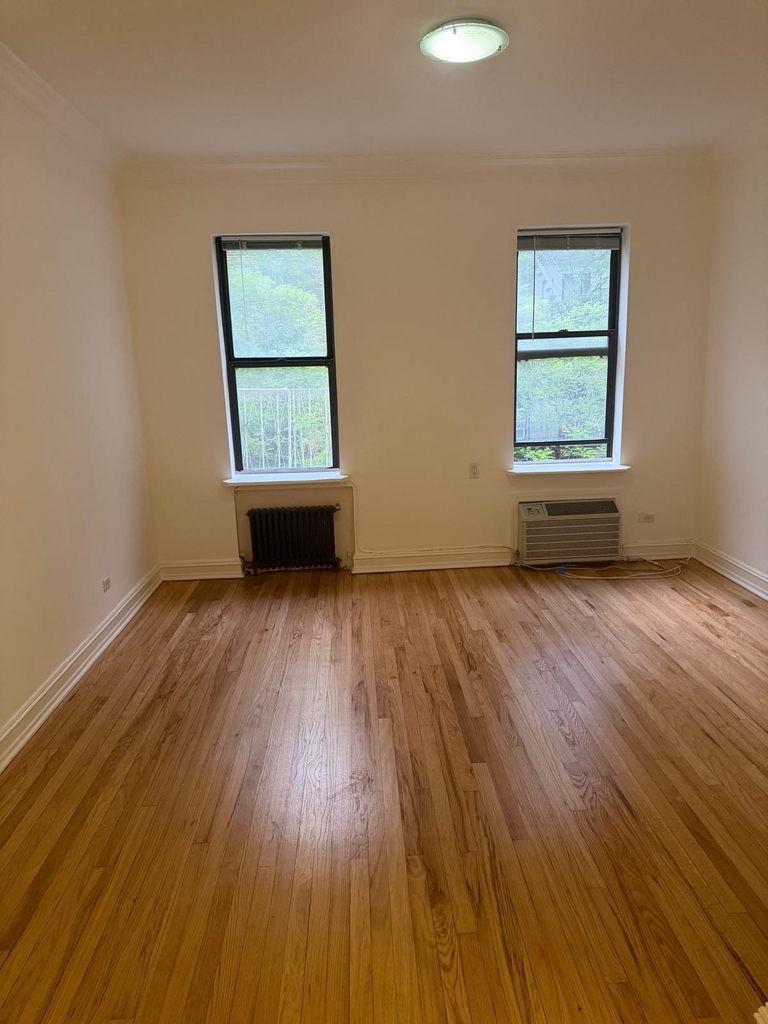 East 46th Street - Photo 2