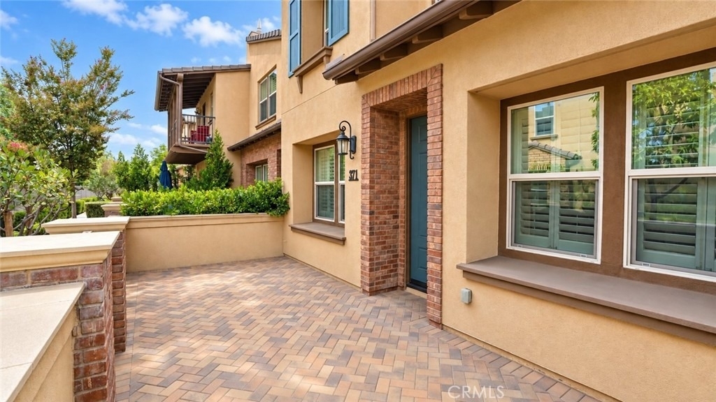371 Adalina - Photo 2