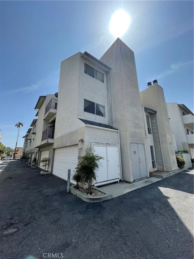 20155 Keswick Street - Photo 2