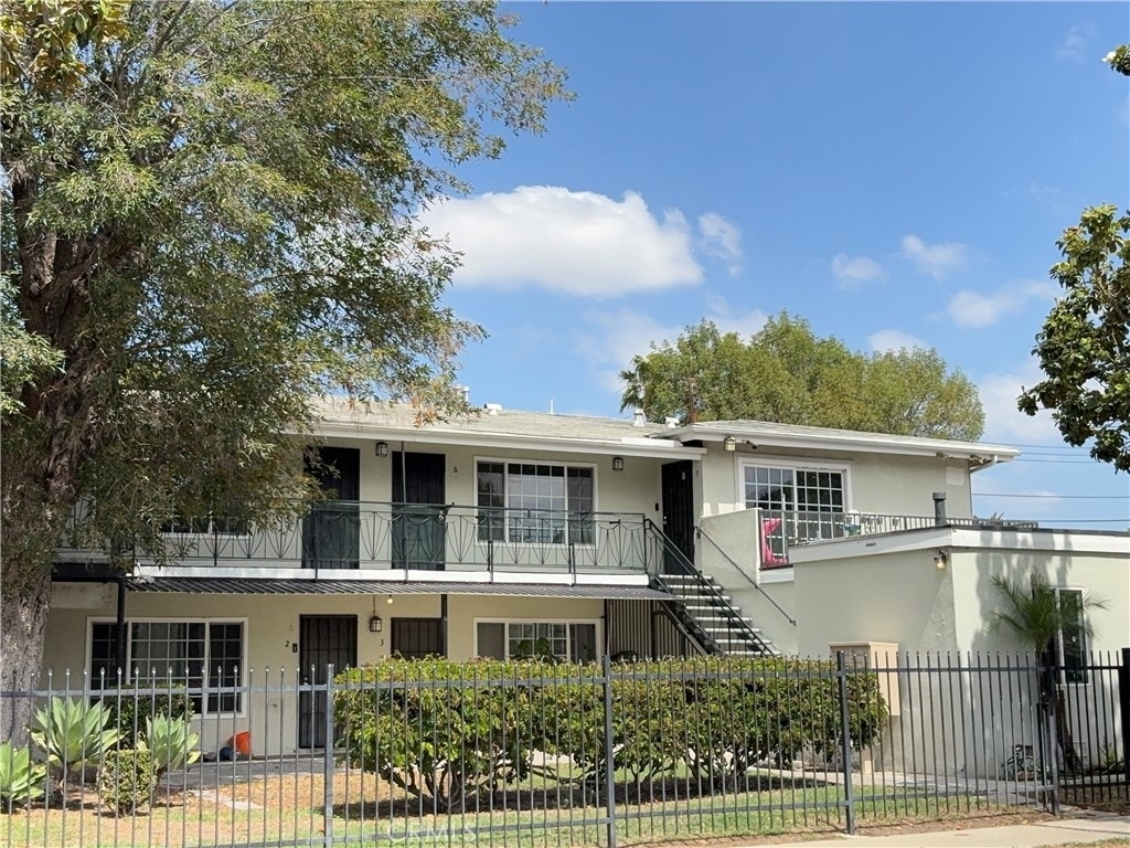 2001 E Wilshire Avenue - Photo 11