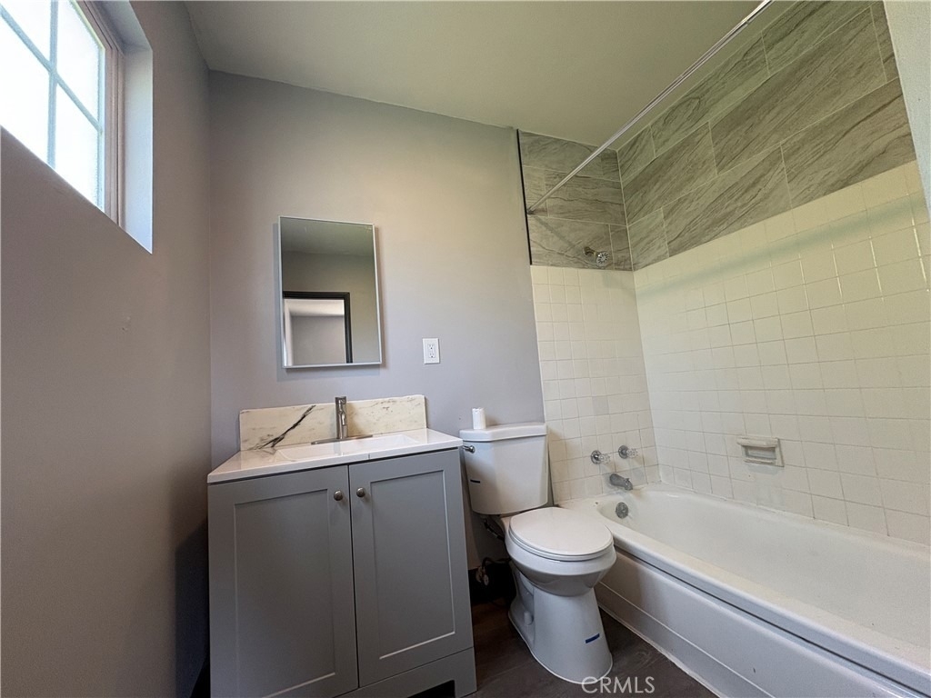 2001 E Wilshire Avenue - Photo 7
