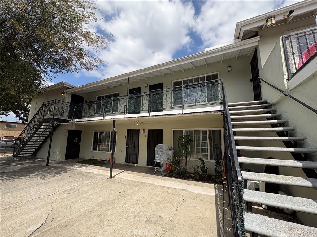 300 N Mountain View Place - Photo 0
