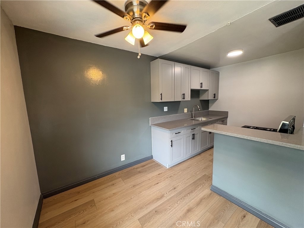 300 N Mountain View Place - Photo 2