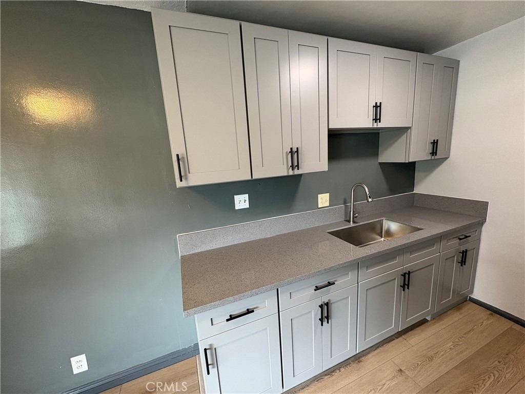300 N Mountain View Place - Photo 3