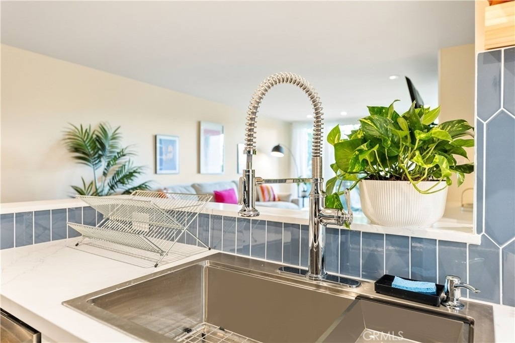8535 W West Knoll Drive - Photo 13