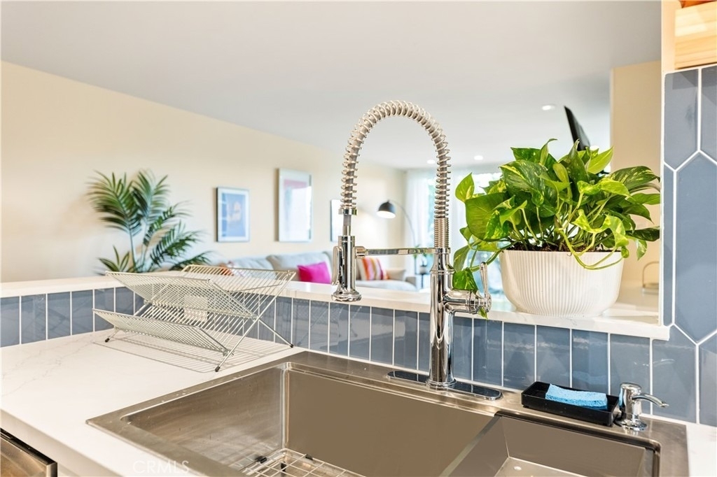 8535 W West Knoll Drive - Photo 7