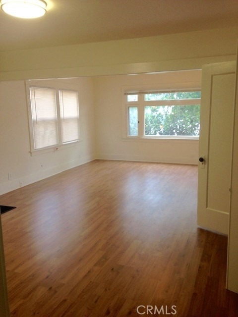 301 W 4th - Photo 4
