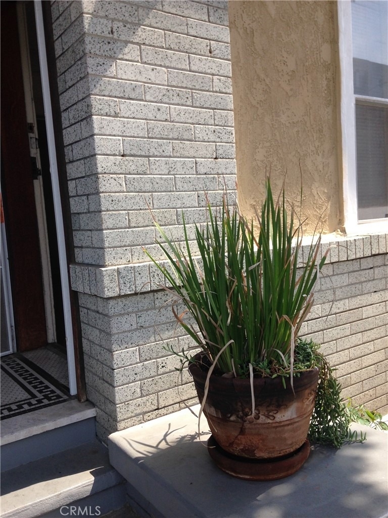 301 W 4th - Photo 5