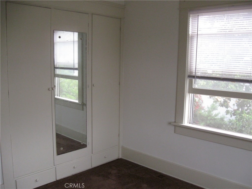 301 W 4th - Photo 6