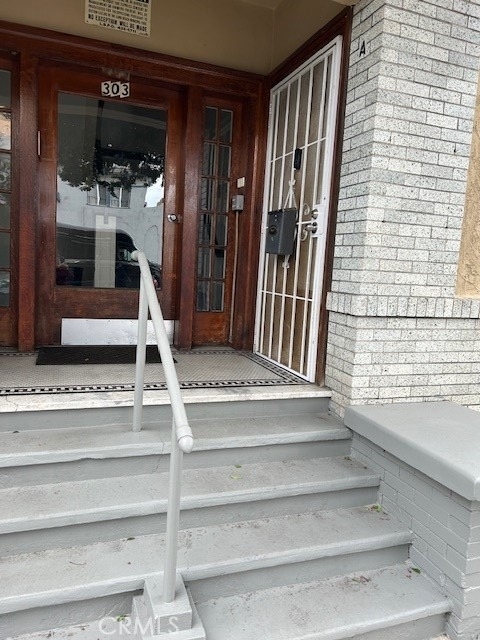 301 W 4th - Photo 0