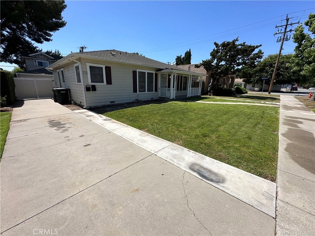 210 S Bush Street - Photo 4