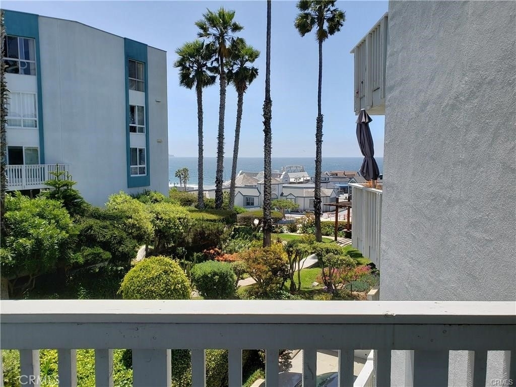 620 The Village - Photo 0