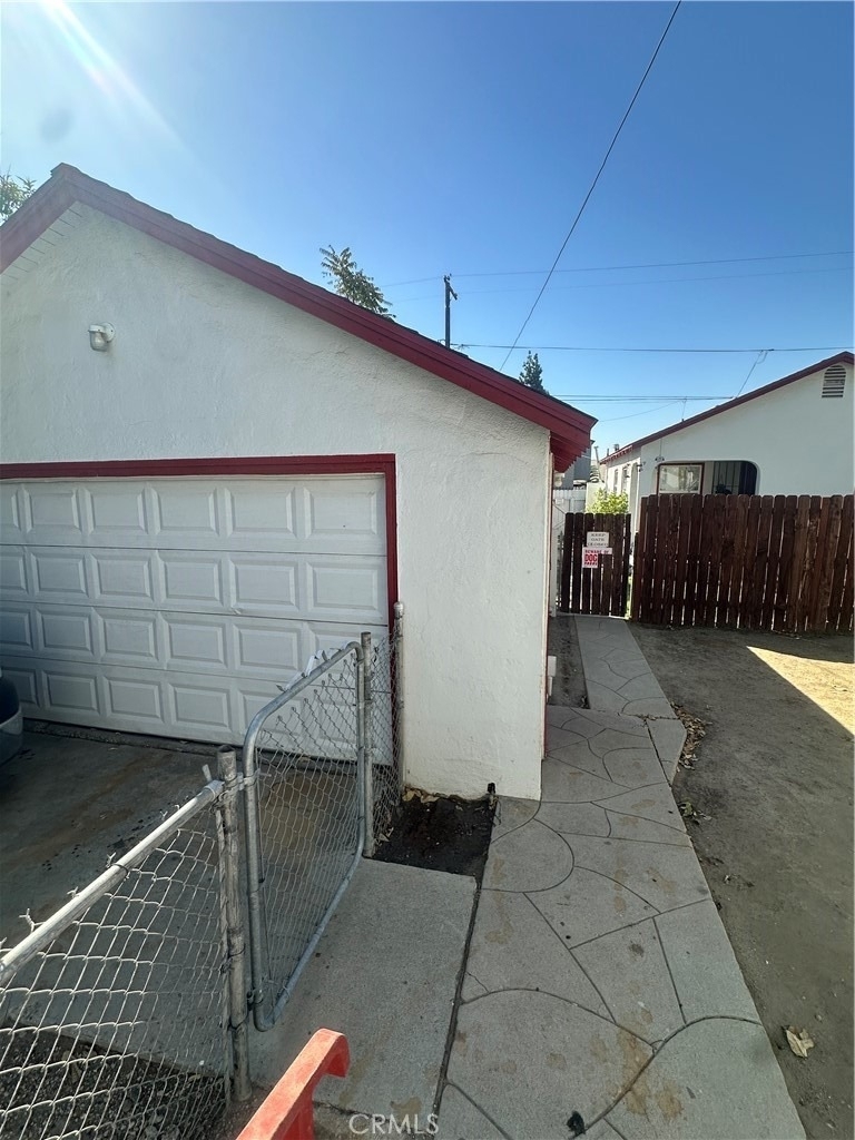 111 E Moneta - Photo 1