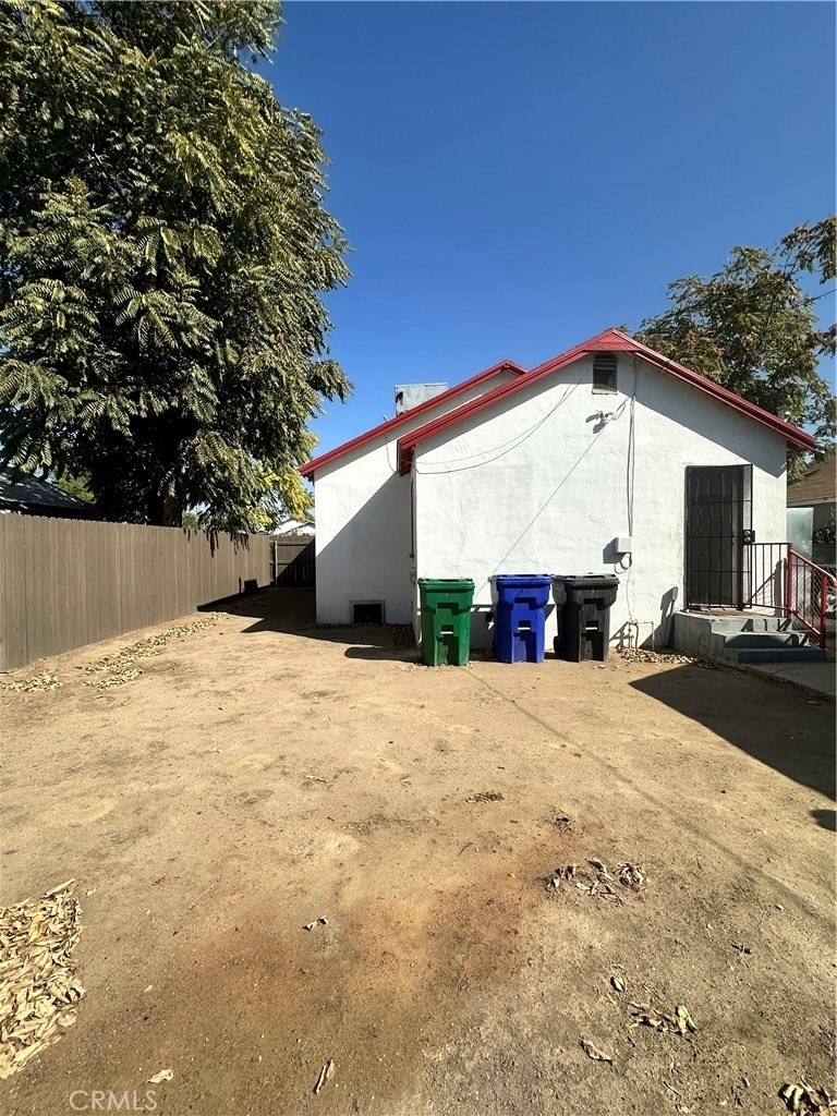 111 E Moneta - Photo 2