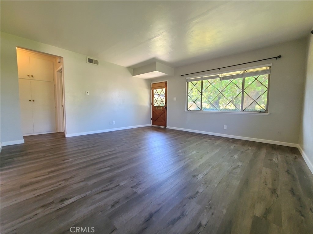 534 Roosevelt Road - Photo 3