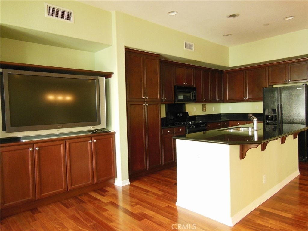 732 W 1st Street - Photo 10