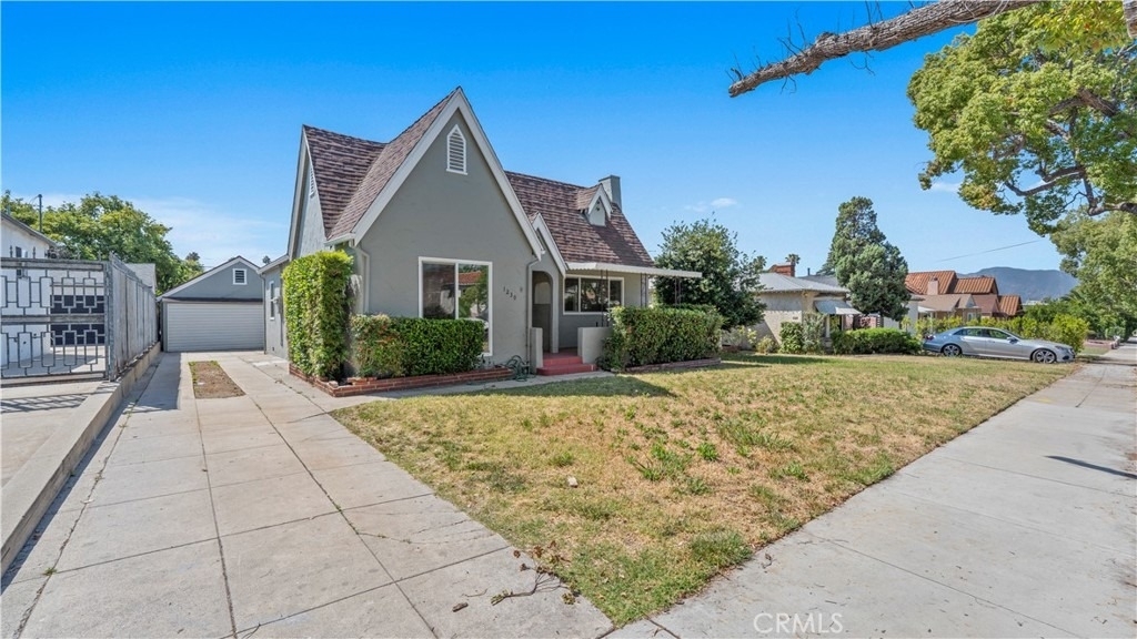 1230 Spazier Avenue - Photo 1