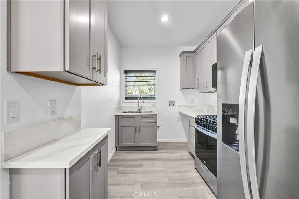 696 E 9th - Photo 6