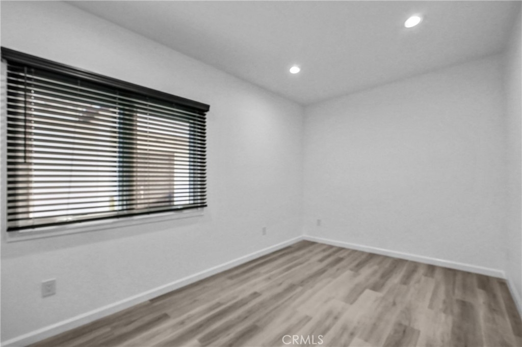696 E 9th - Photo 15