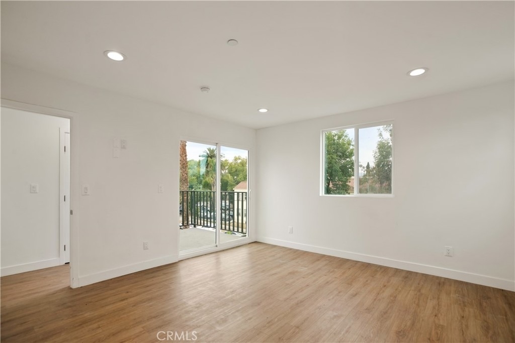 449 N Heliotrope Drive - Photo 16