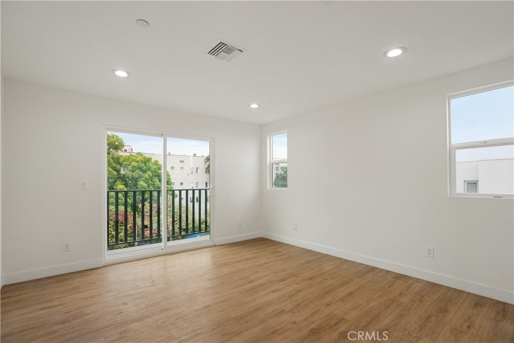 449 N Heliotrope Drive - Photo 12