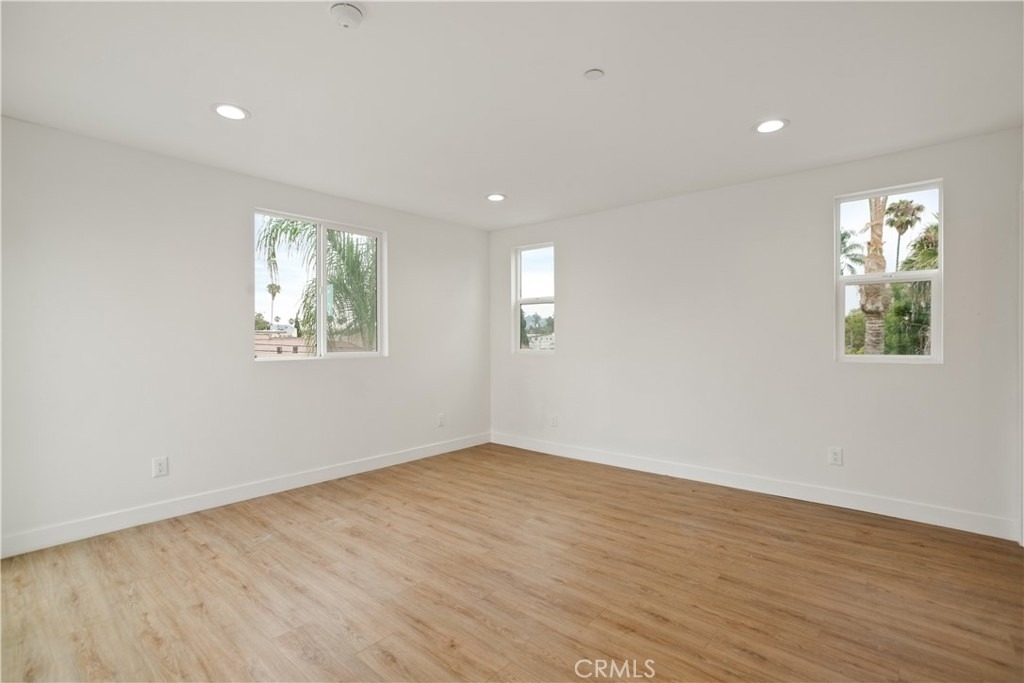 449 N Heliotrope Drive - Photo 15
