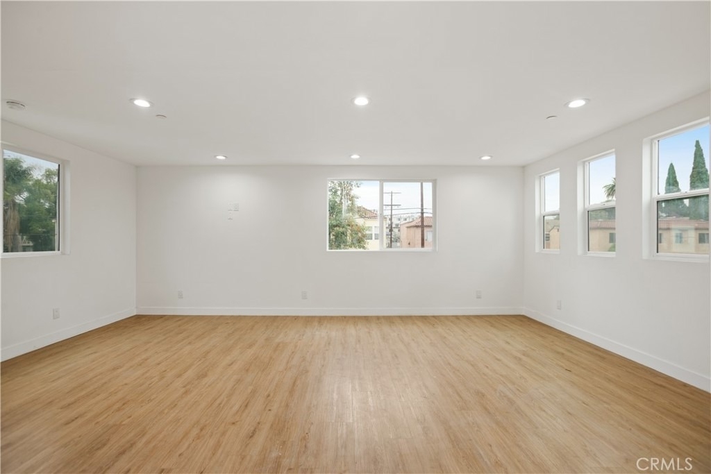 449 N Heliotrope Drive - Photo 11