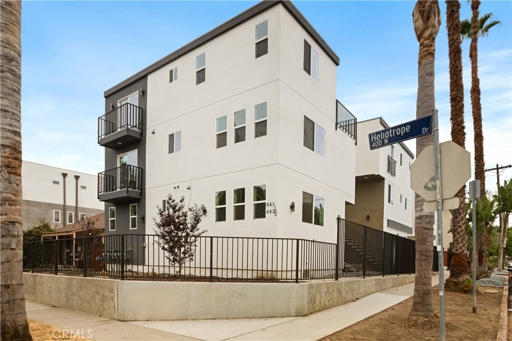 449 N Heliotrope Drive - Photo 9