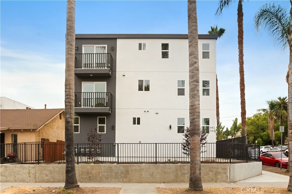 449 N Heliotrope Drive - Photo 0