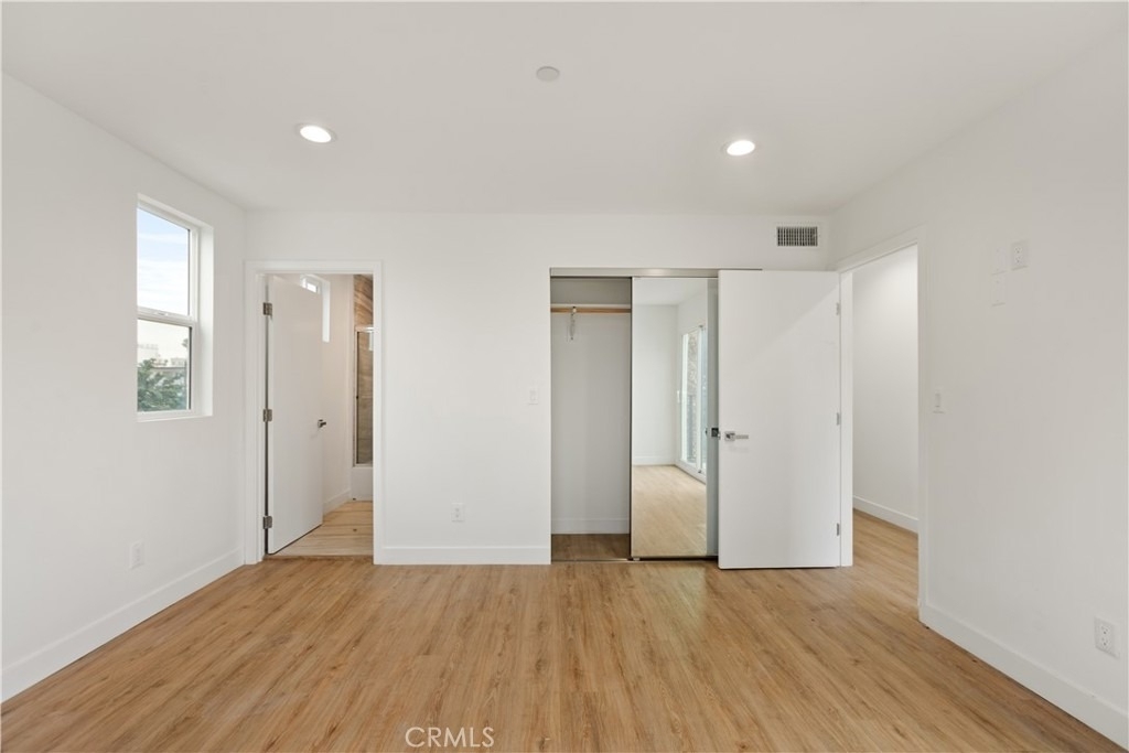 449 N Heliotrope Drive - Photo 17