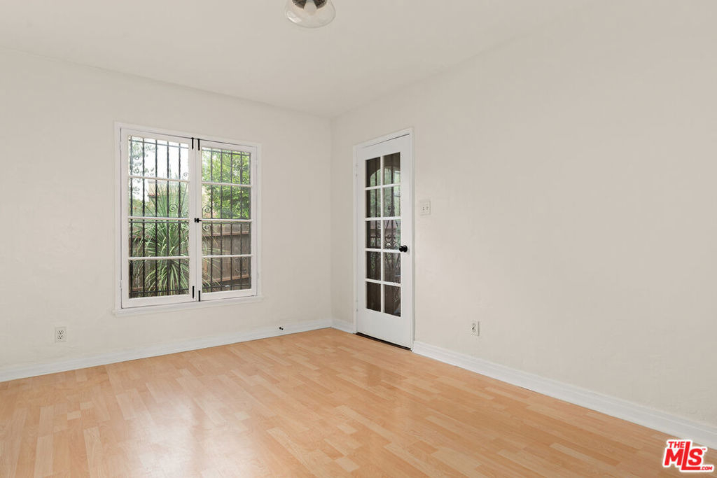 3104 Silver Lake Boulevard - Photo 2