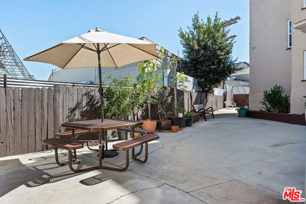 5320 W Olympic Boulevard - Photo 3