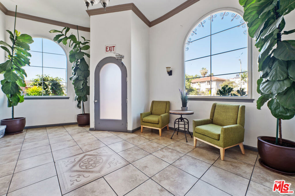 5320 W Olympic Boulevard - Photo 1