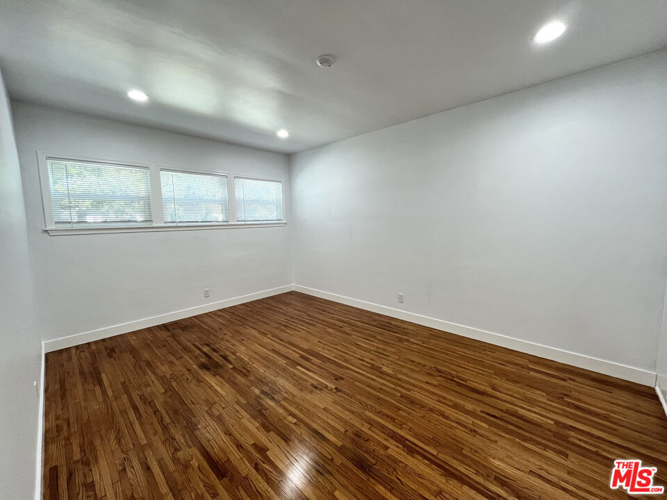 11768 Gateway Boulevard - Photo 9