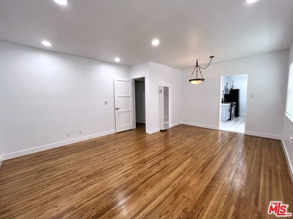 11768 Gateway Boulevard - Photo 5